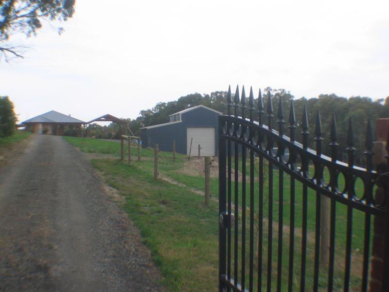 4 Smiths Road, Yellingbo VIC 3139