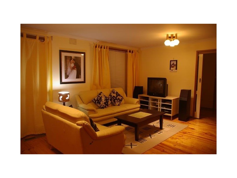 4 Stradbroke Crt, Noble Park North VIC 3174