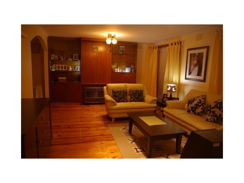 4 Stradbroke Crt, Noble Park North VIC 3174