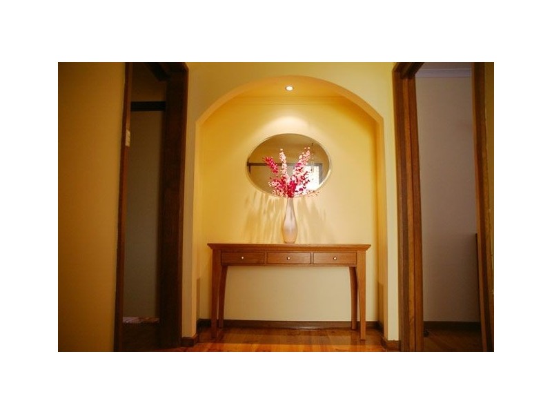 4 Stradbroke Crt, Noble Park North VIC 3174