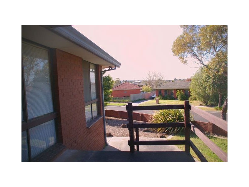 4 Stradbroke Crt, Noble Park North VIC 3174