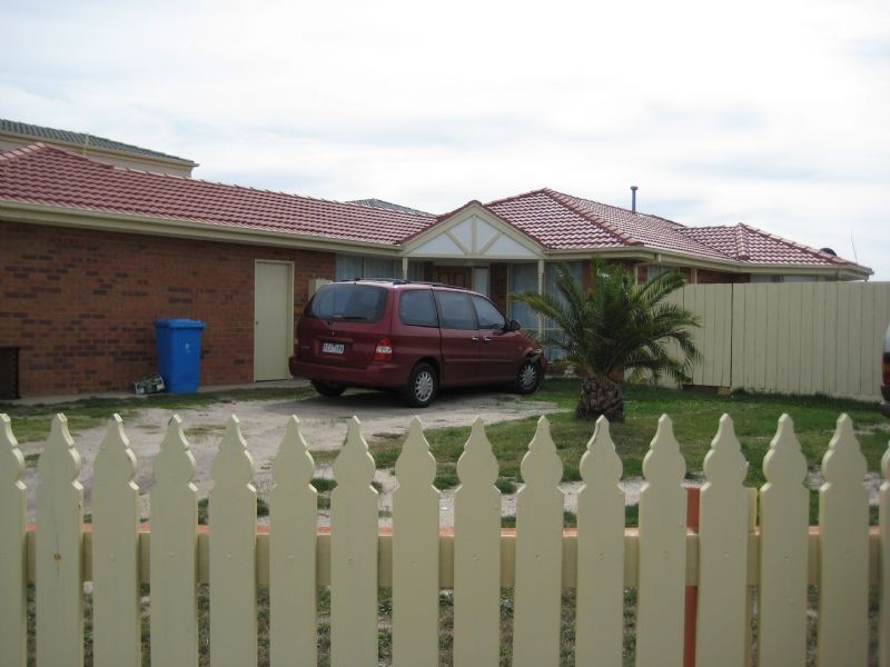 2 Castella Place, Hampton Park VIC 3976