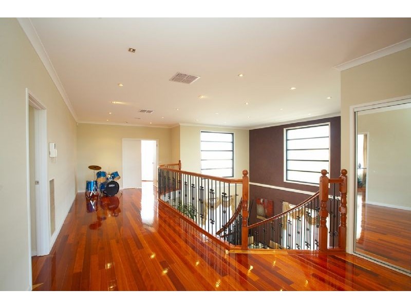 14 BROADWATER DRIVE, Waterways VIC 3195