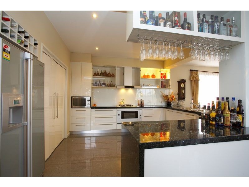 14 BROADWATER DRIVE, Waterways VIC 3195