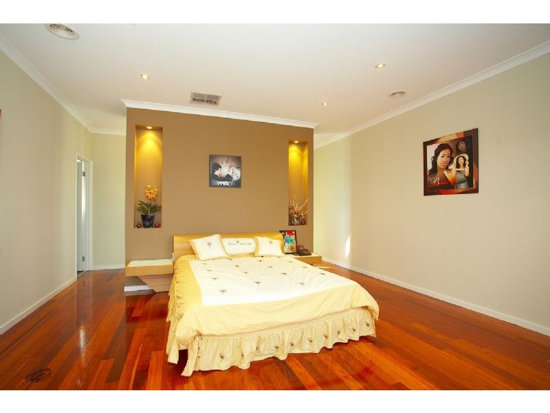 14 BROADWATER DRIVE, Waterways VIC 3195