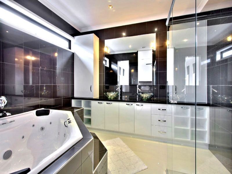 2 EMMALINE CRESCENT, Keysborough VIC 3173