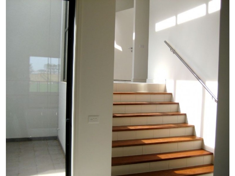 60 WAVERLEY PARK DRIVE, Mulgrave VIC 3170