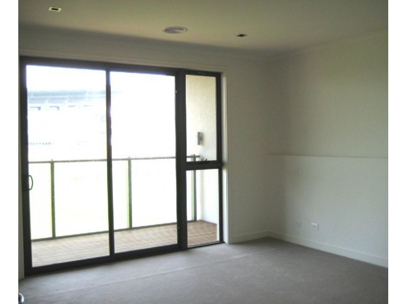 60 WAVERLEY PARK DRIVE, Mulgrave VIC 3170