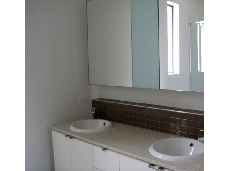 60 WAVERLEY PARK DRIVE, Mulgrave VIC 3170