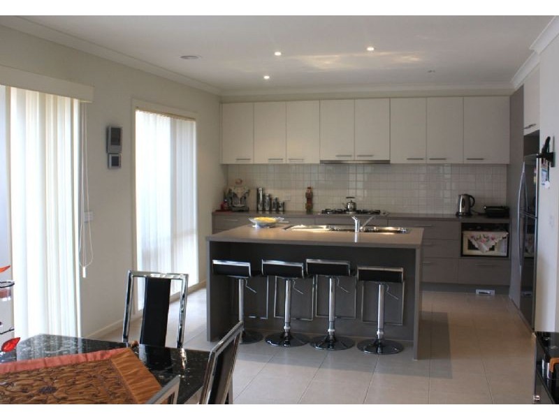 28 Hidden Grove Boulevard, Keysborough VIC 3173