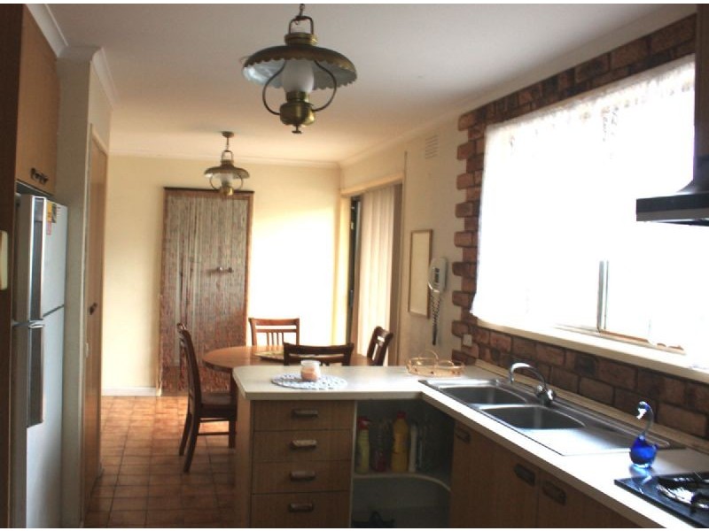 11 Wingala Avenue, Keysborough VIC 3173