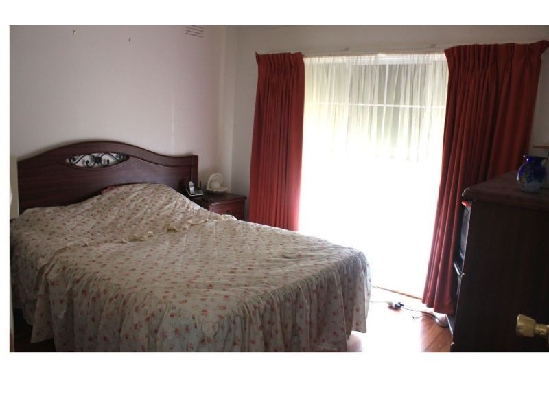 5 BURRANNEER DRIVE, Keysborough VIC 3173