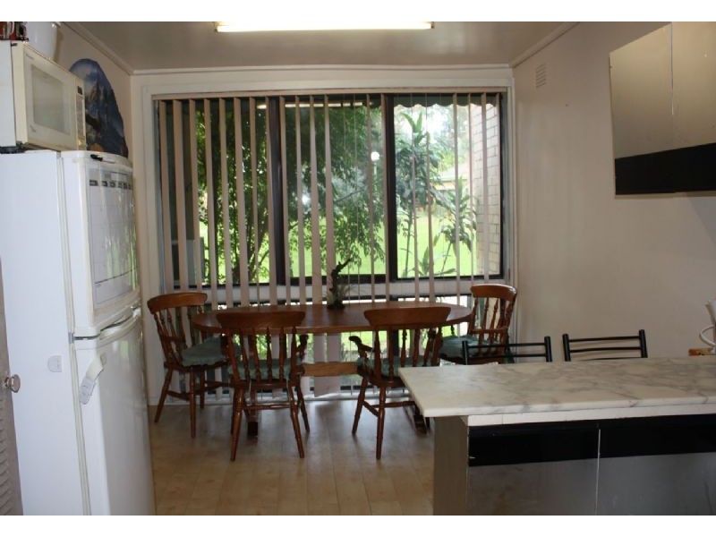18/17 SPRING ROAD, Springvale South VIC 3172