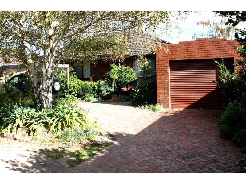 11 REGENT AVE, Springvale VIC 3171