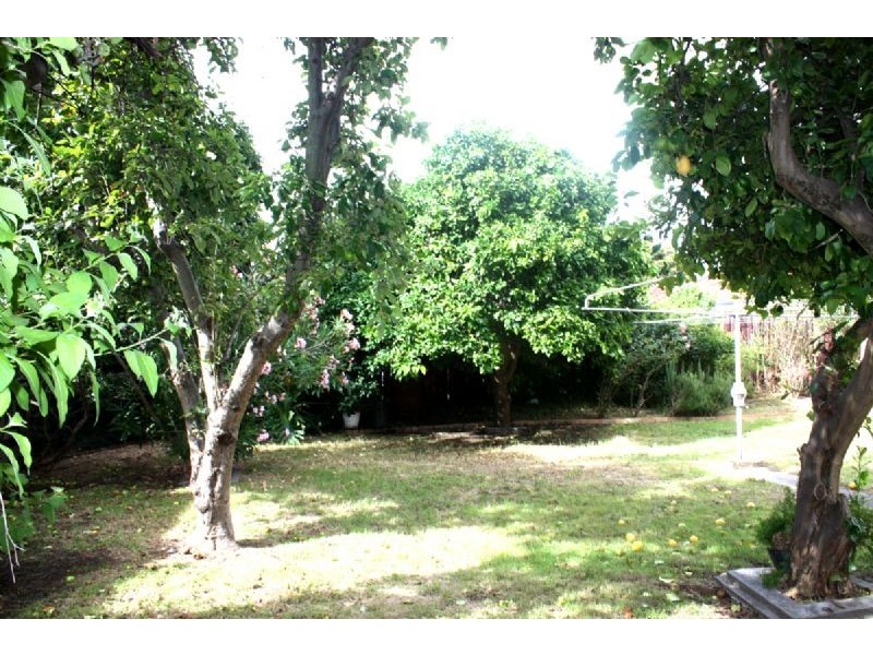 16 Rosa Avenue, Springvale VIC 3171