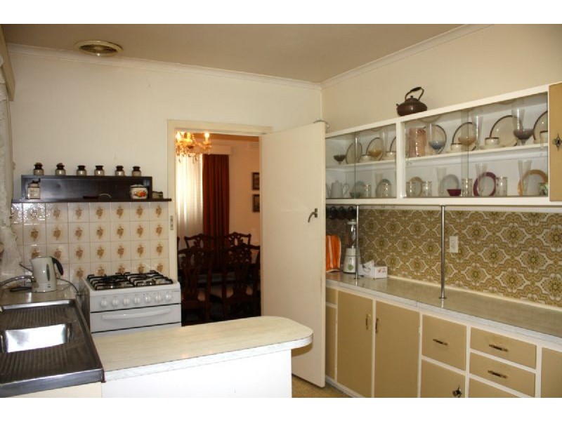 16 Rosa Avenue, Springvale VIC 3171