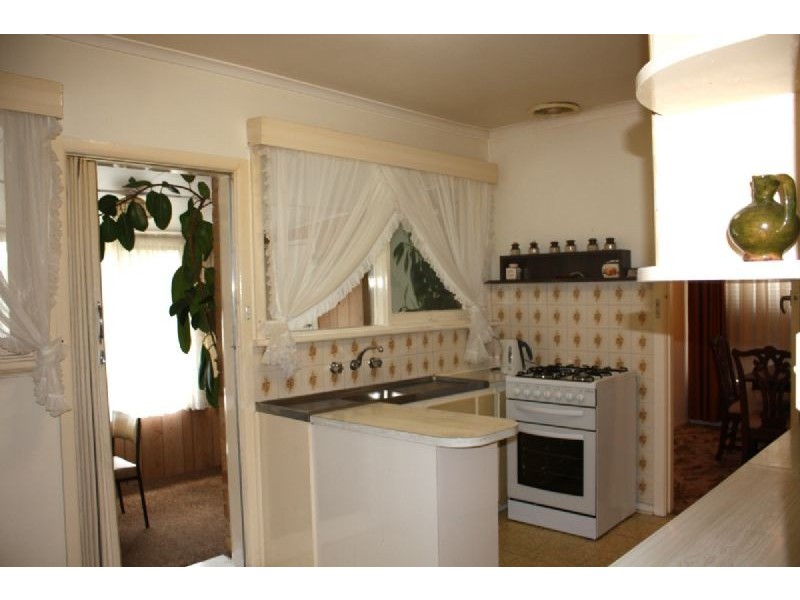 16 Rosa Avenue, Springvale VIC 3171