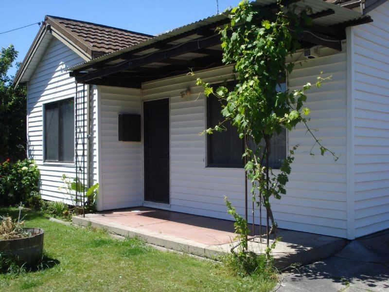 10 Oak Grove, Springvale VIC 3171