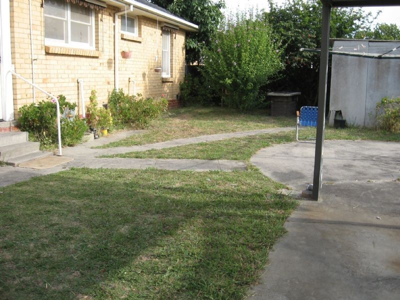 2 Tricia, Springvale VIC 3171