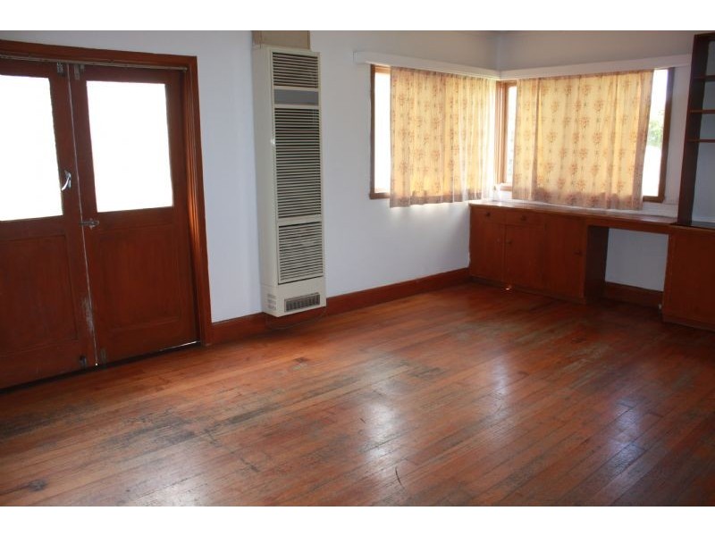 8 Fairview Road, Springvale VIC 3171