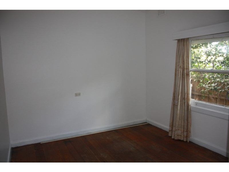 8 Fairview Road, Springvale VIC 3171