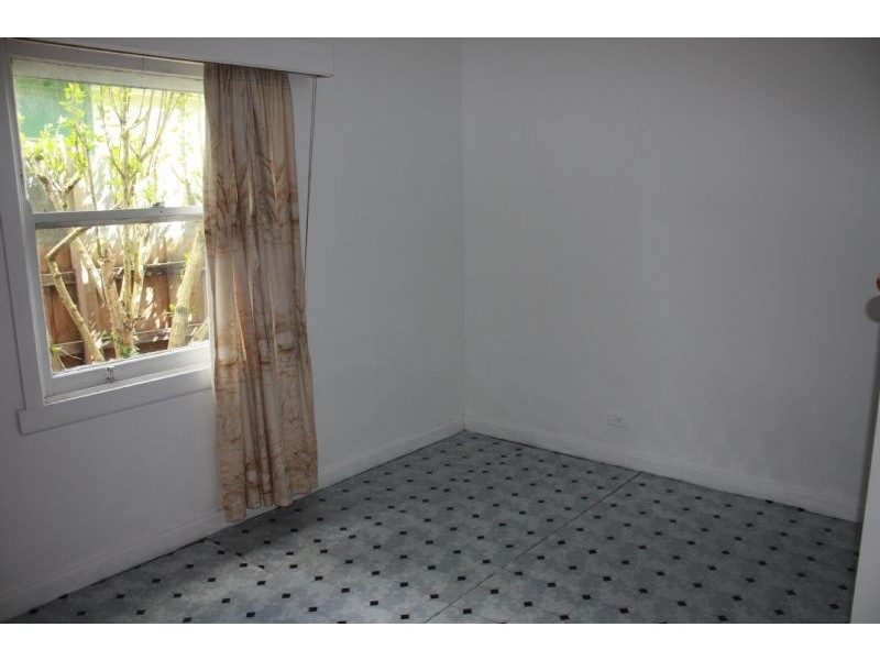 8 Fairview Road, Springvale VIC 3171