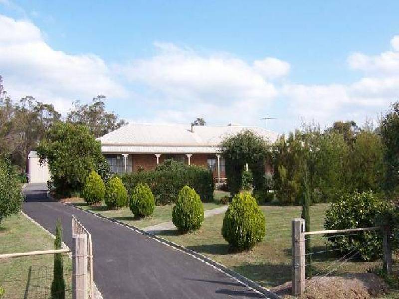 4 Corner James & Considine Place, Yinnar South VIC 3869