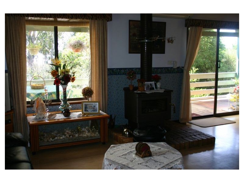 395 McDonalds Track, Hernes Oak VIC 3825