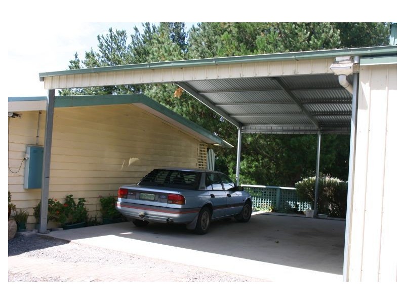 395 McDonalds Track, Hernes Oak VIC 3825