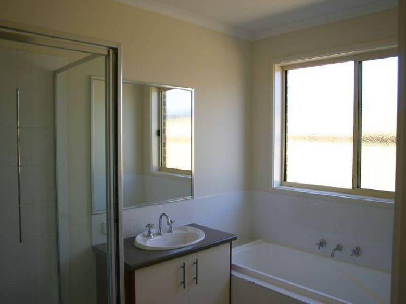 58 Dinwoodie Drive, Moe VIC 3825