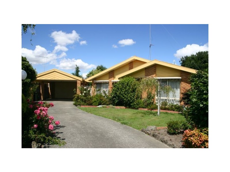 13 Lord Place, Morwell VIC 3840
