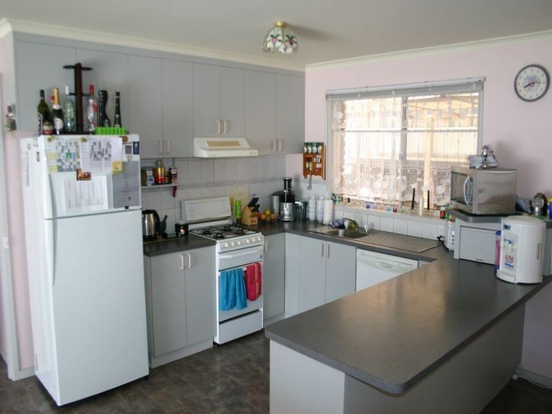 6 Waratah Drive, Morwell VIC 3840