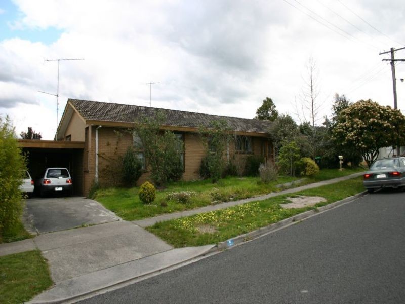 5 Walker Parade, Churchill VIC 3842