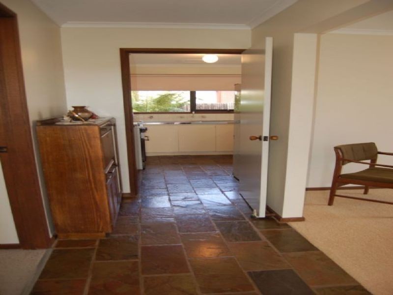 2 Louise Court, Morwell VIC 3840