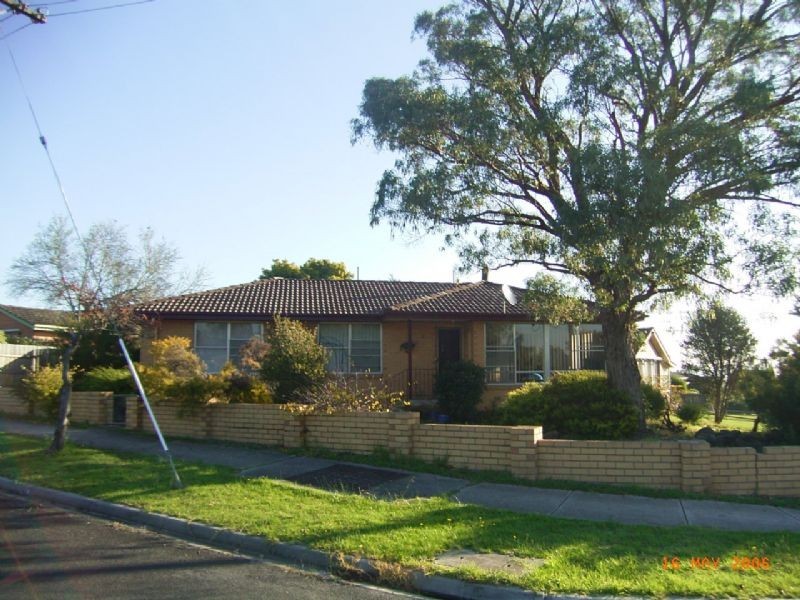 15 Wattle Crescent, Churchill VIC 3842