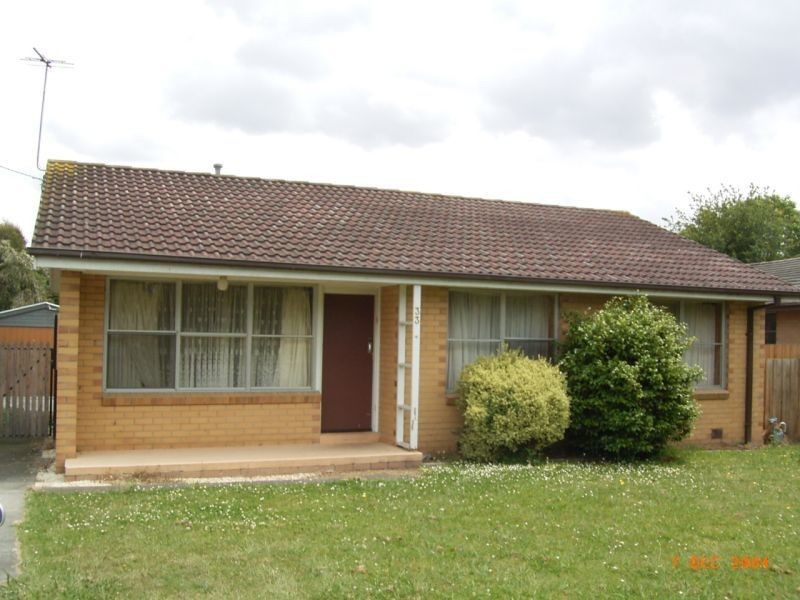 33 Wattle Crescent, Churchill VIC 3842