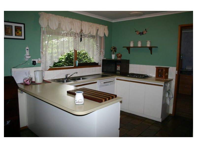 4 Giffard Court, Morwell VIC 3840