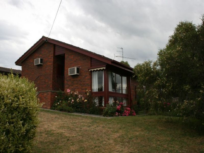 1 Sheoke Grove, Churchill VIC 3842