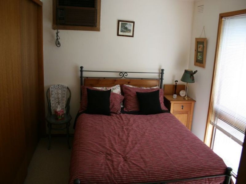 1 Sheoke Grove, Churchill VIC 3842
