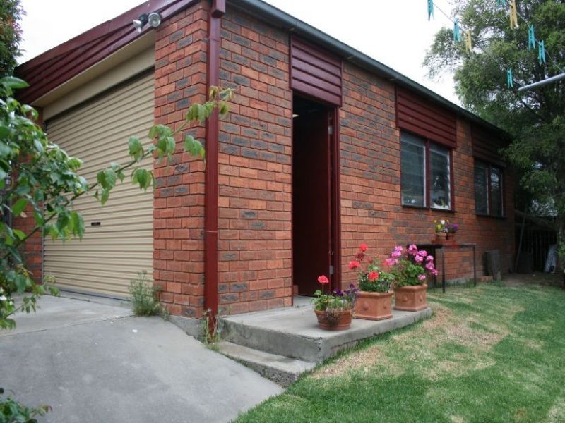 1 Sheoke Grove, Churchill VIC 3842
