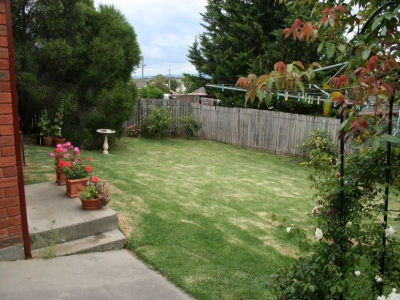 1 Sheoke Grove, Churchill VIC 3842