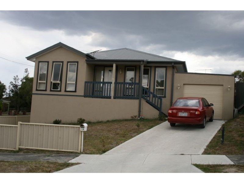 19 Mulcare Crescent, Churchill VIC 3842