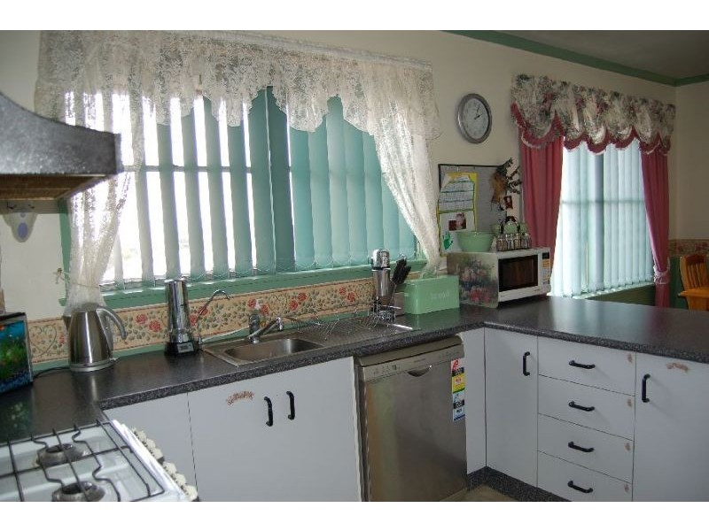 15 Heesom Crescent, Churchill VIC 3842