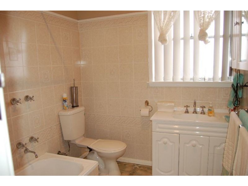 15 Heesom Crescent, Churchill VIC 3842