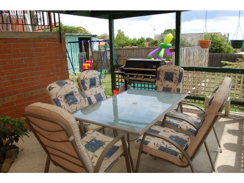 15 Heesom Crescent, Churchill VIC 3842