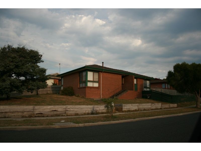 10 Churinga Drive, Churchill VIC 3842