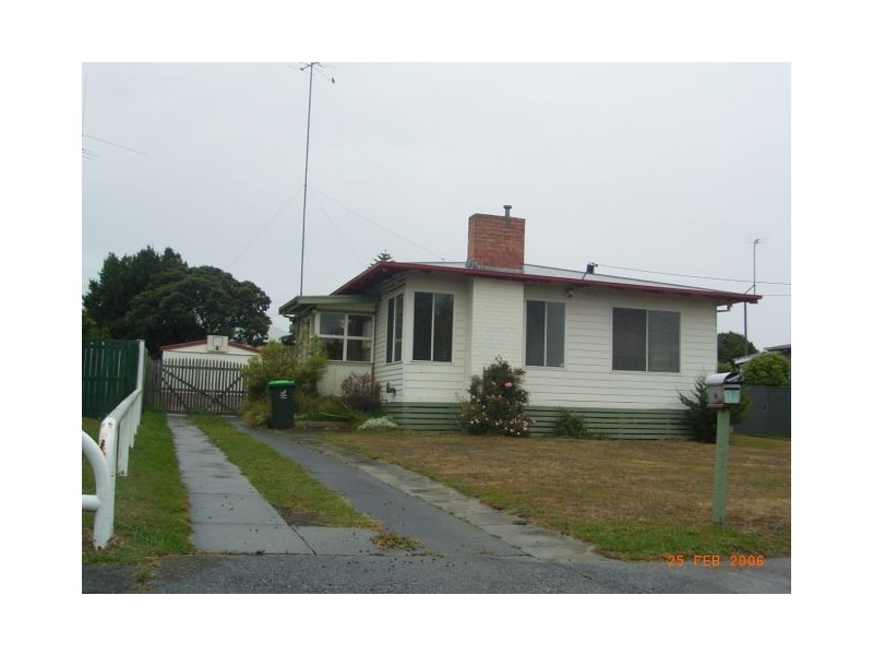 10 Cynthia Street, Morwell VIC 3840