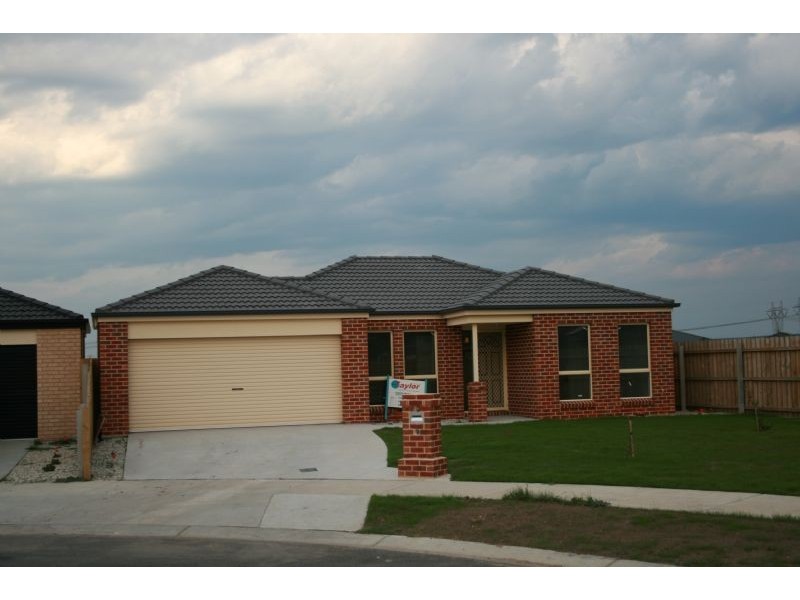 2/9 Carlyle Court, Morwell VIC 3840