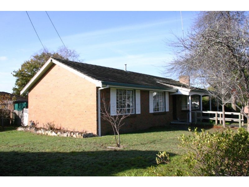 11 Walker Parade, Churchill VIC 3842