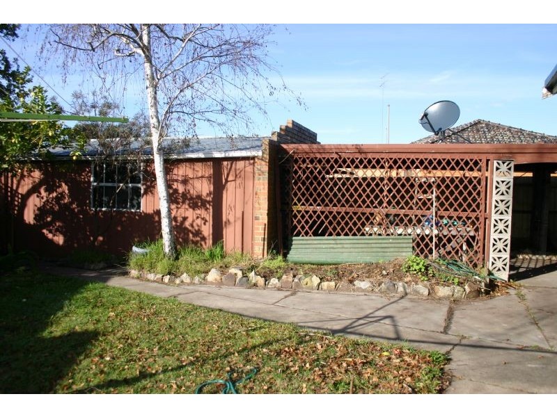 11 Walker Parade, Churchill VIC 3842